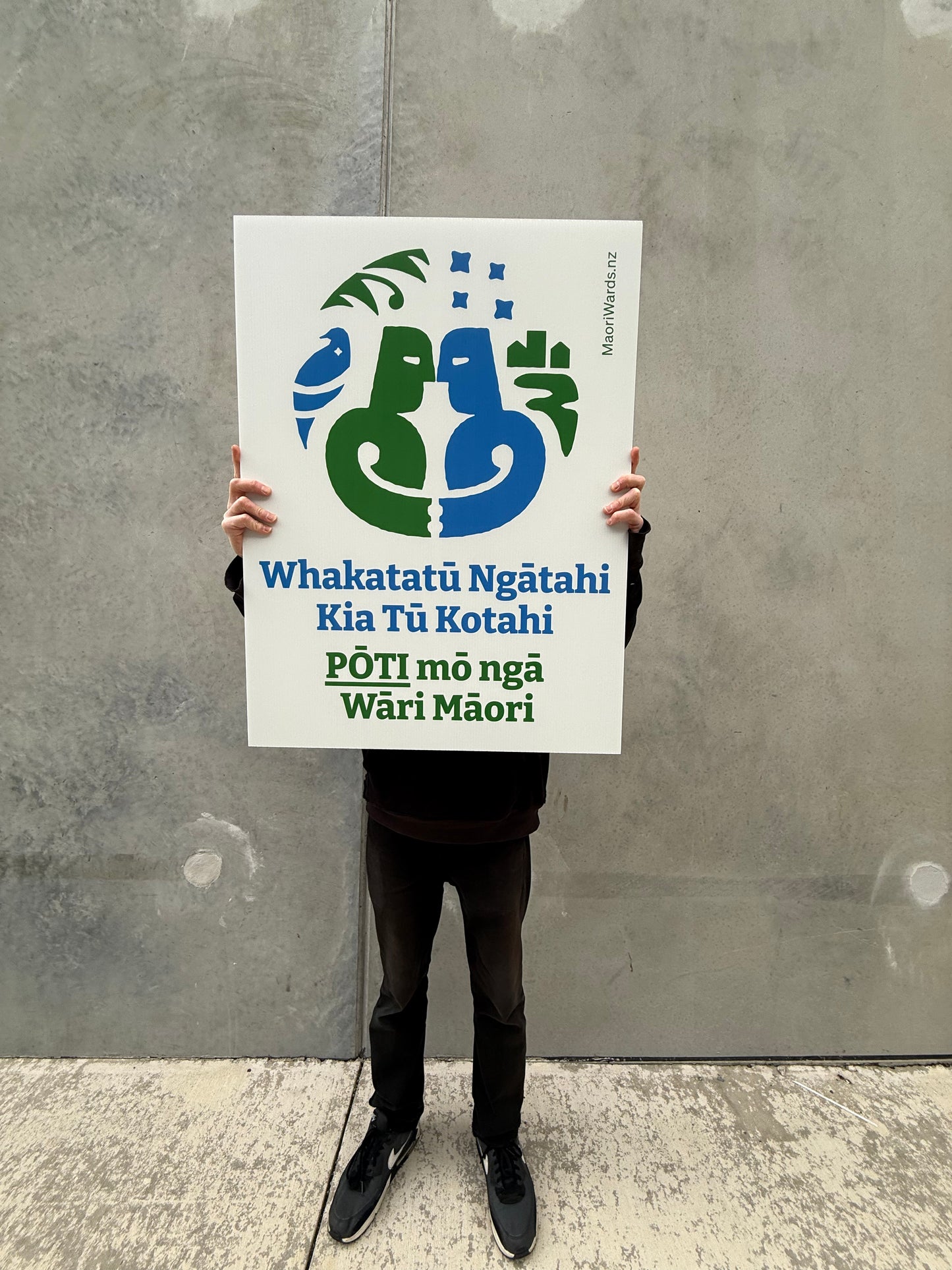 Māori text on medium placard